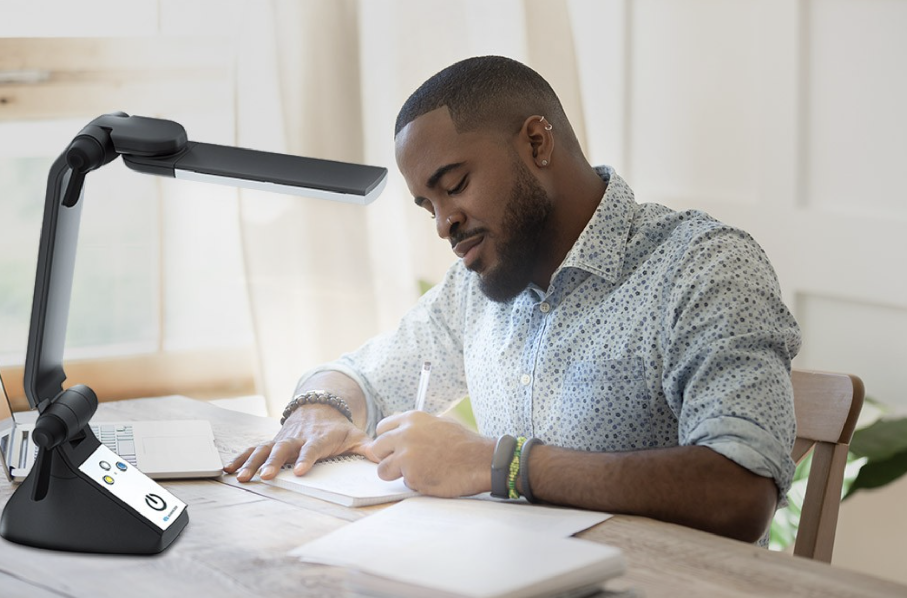 Man using MULTILIGHT to work